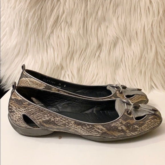 Stuart Weitzman Metallic Snakeskin Loafer Flats - Picture 12 of 13